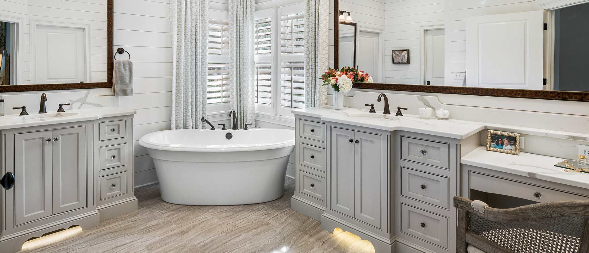 Calacatta Classique by MSI Surfaces available at Aqua Kitchen