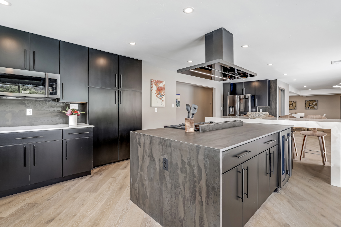 Et Noir by Silestone available at Aqua Kitchen